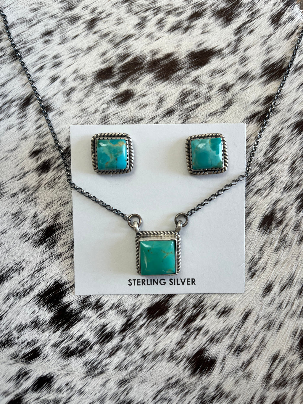 The Turquoise Square Set